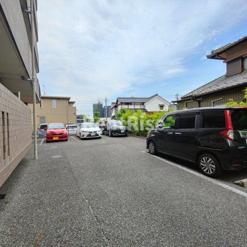 クオーレ佐千原のエントランス