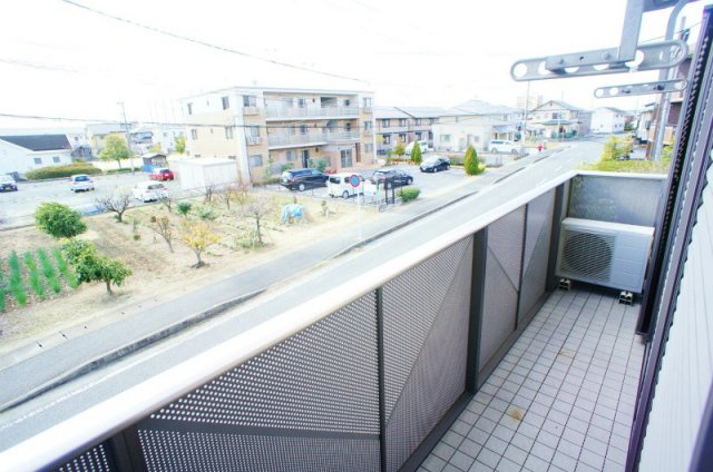 グリーンパーク大善寺IIのバルコニー|バルコニーからの眺めを楽しみながら食事をしませんか