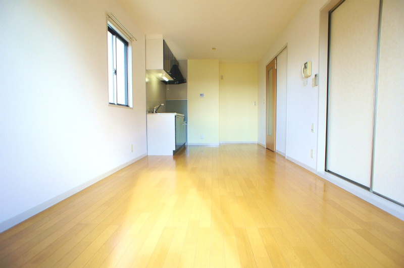 グリーンパーク大善寺IIの居間・リビング|ゆったり過ごせる居間です