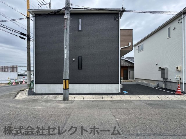 耐震+制震の家 高須町：住宅性能取得物件 1号棟 の玄関|■TVモニター 夜間の訪問者の顔も確認できるLEDライトを装備
■カードキー　カードやシールを近づけるだけで開け閉め出来る機能
■雨風に強い軽量アルミニウム仕上 インターホン 照明 ポスト 表札セット