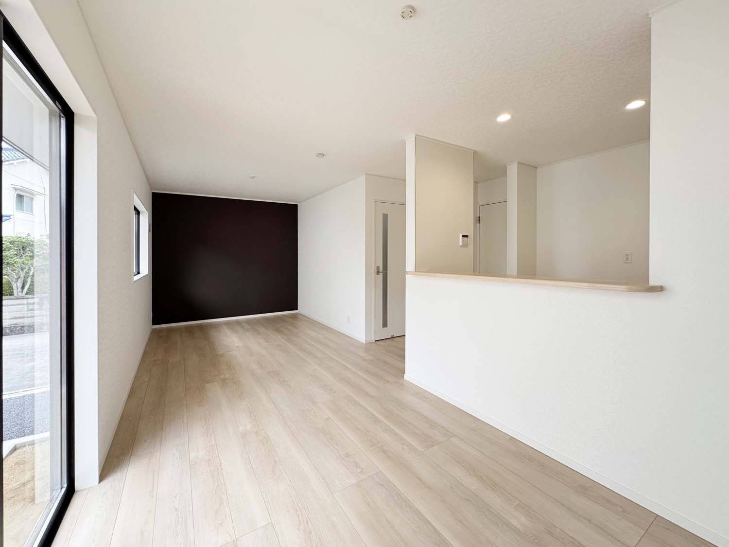 耐震+制震の家 高須町：住宅性能取得物件 1号棟 の居間・リビング|広々ＬＤＫ 
