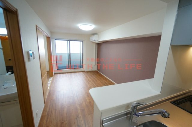 エクセラン朝妻【10,000円キャッシュバック対象物件】の居間・リビング|使いやすいリビングです