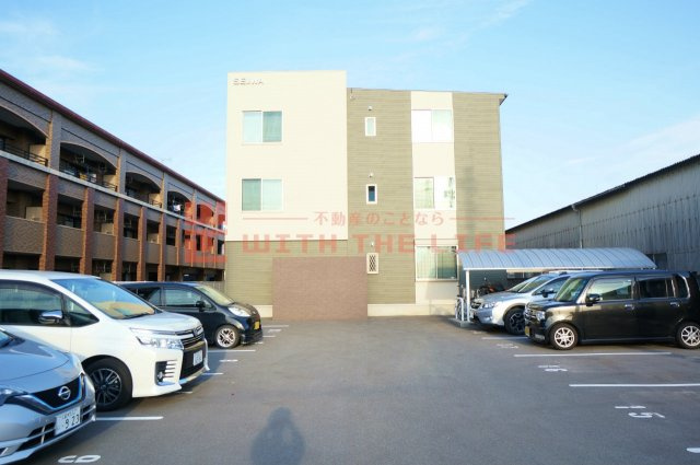 エクセラン朝妻【10,000円キャッシュバック対象物件】の駐車場|駐車場があるので、車を買う予定の方も安心です