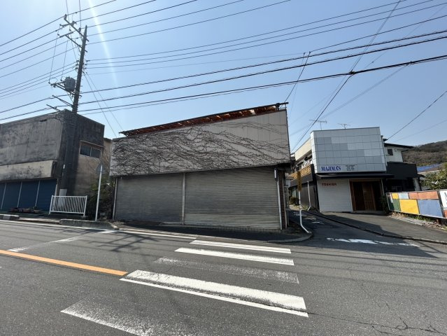 入間郡　越生　中古物件の前面道路含む現地写真