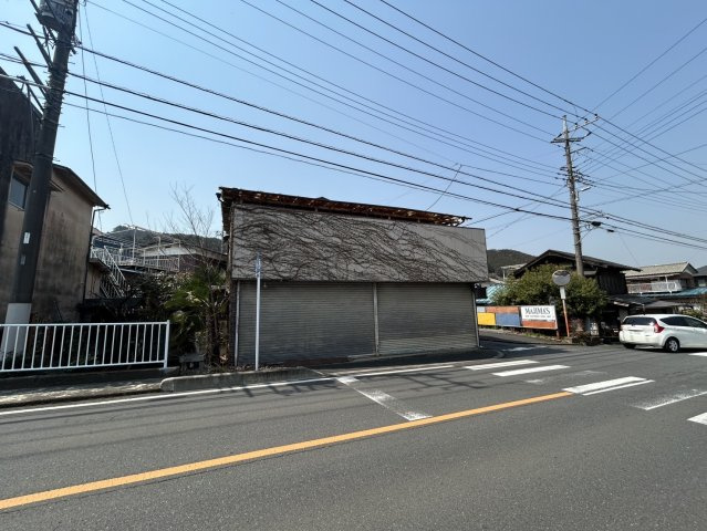 入間郡　越生　中古物件の前面道路含む現地写真