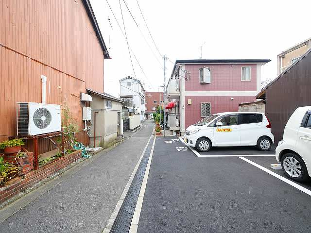 松田モータープールの駐車場