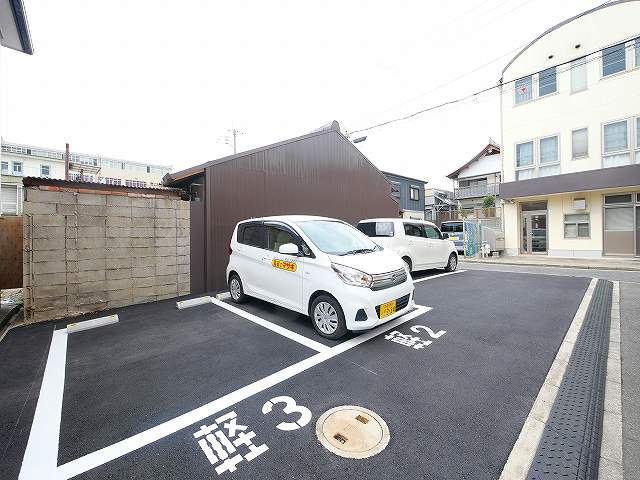 松田モータープールの駐車場