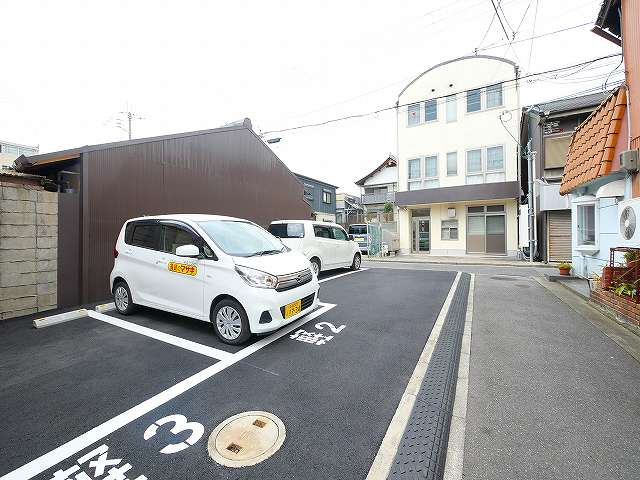 松田モータープールの駐車場