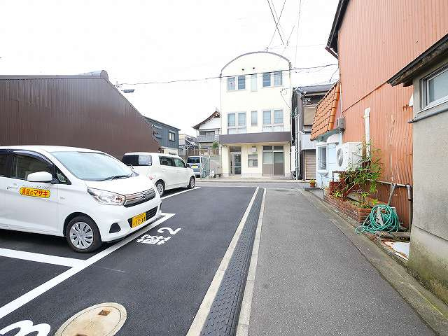 松田モータープールの駐車場