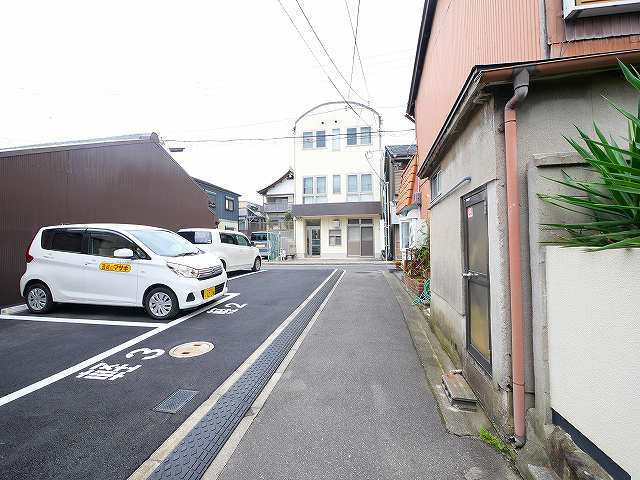 松田モータープールの駐車場