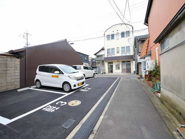 松田モータープールの駐車場
