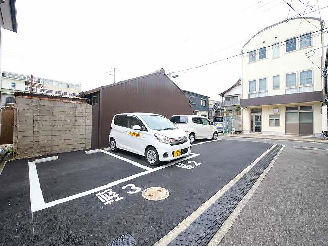松田モータープールの駐車場