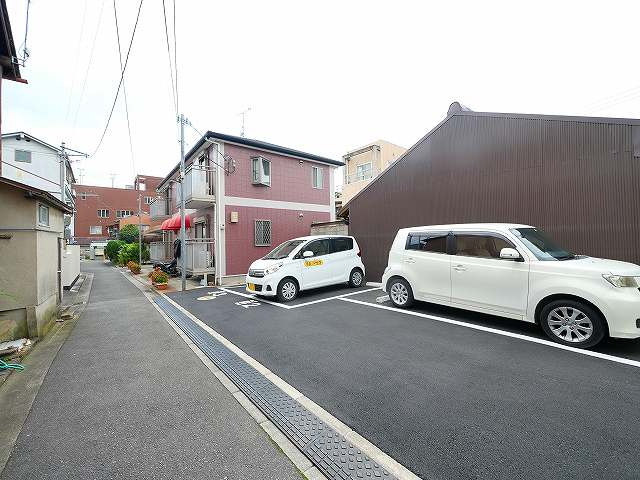 松田モータープールの駐車場