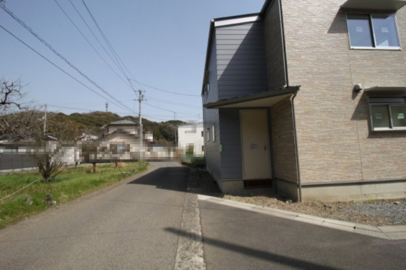 朝倉丙　新築戸建　Ａ号棟（全2棟）の前面道路含む現地写真