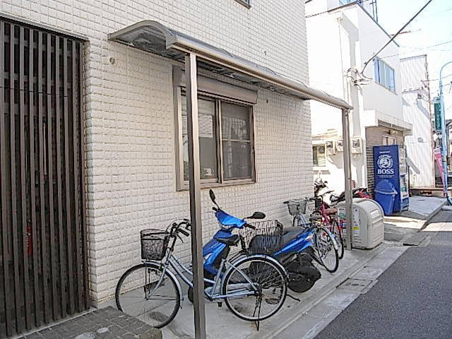 シャトーヴェールのその他共用部分|★屋根つきの駐輪場です★