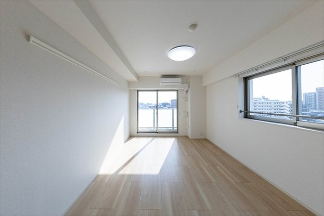 【バルコニー】 | LUXCAS FUKUOKA EAST | 別号室の写真になります。現況優先。
