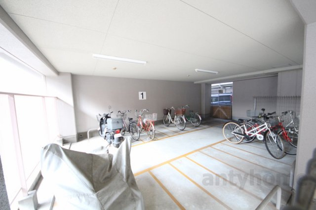 ルネ天満　仲介手数料無料の駐車場