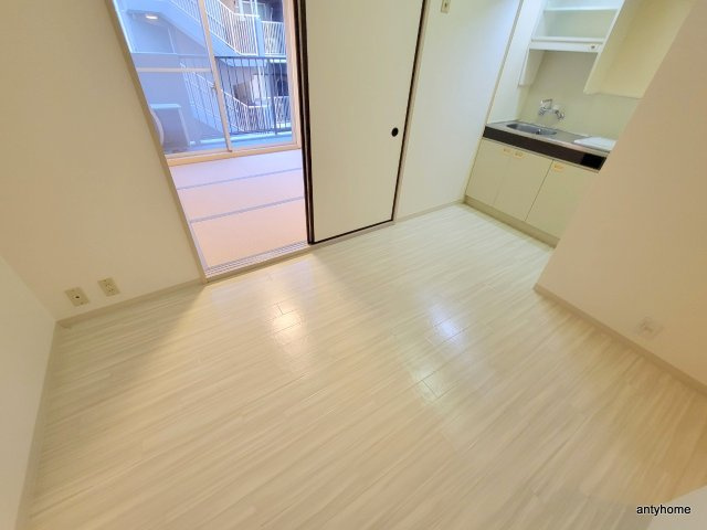 ルネ天満　仲介手数料無料の居間・リビング