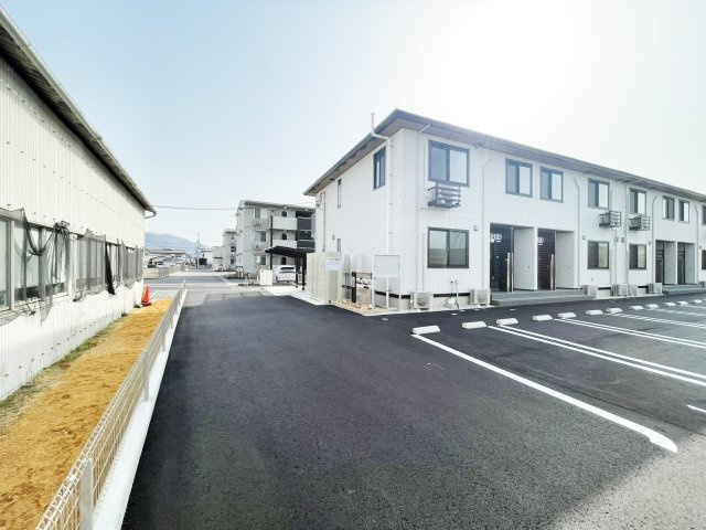 ブリエ　ドゥ　Ｃ棟の駐車場