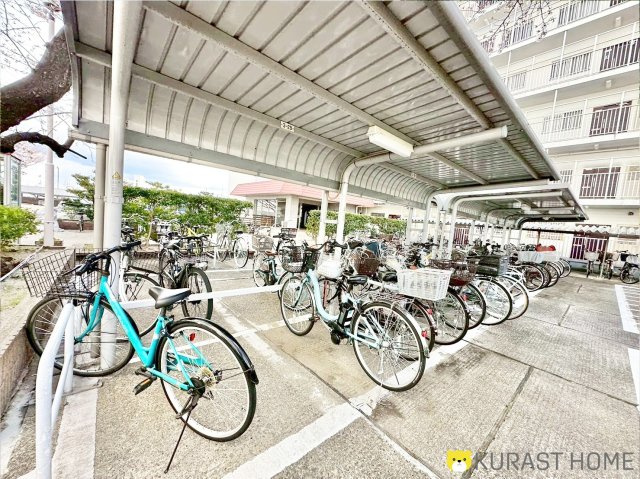 桂川ハイツ3号館　2階の駐輪場