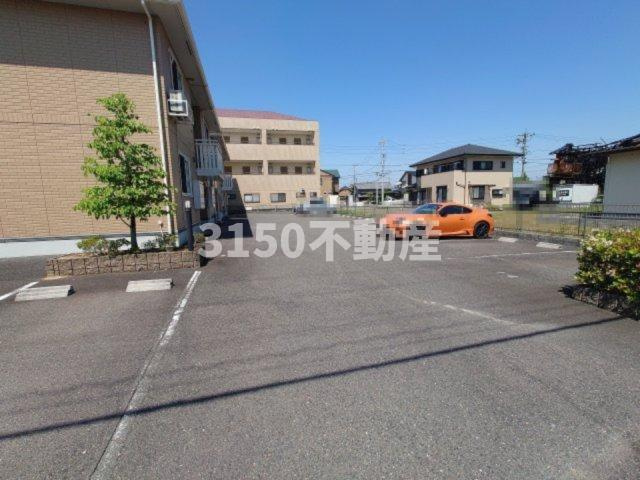 グリーンハイムIIの駐車場