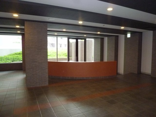 エルセレーノ上本町レジデンスのエントランス