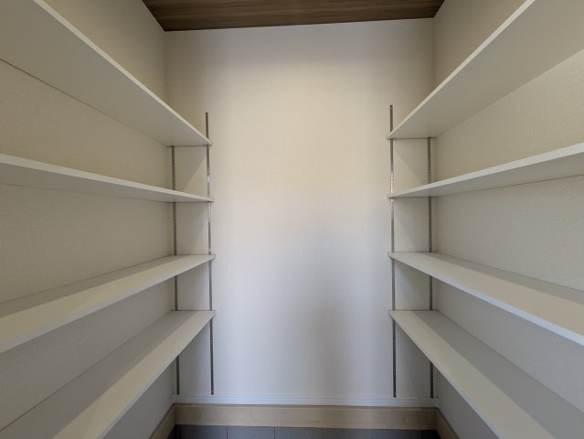 広い庭で何しましょう！！！【保土ケ谷区権太坂１丁目】新築戸建の収納|靴もゴルフバッグもベビーカーも収納可能な広々シューズクローク