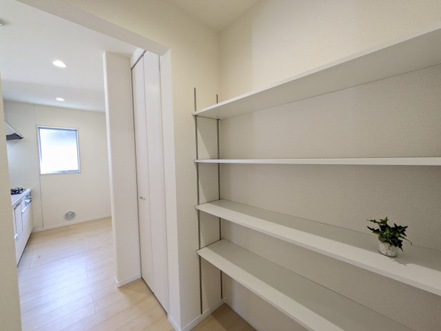 広い庭で何しましょう！！！【保土ケ谷区権太坂１丁目】新築戸建の収納|2wayの収納は便利ですね