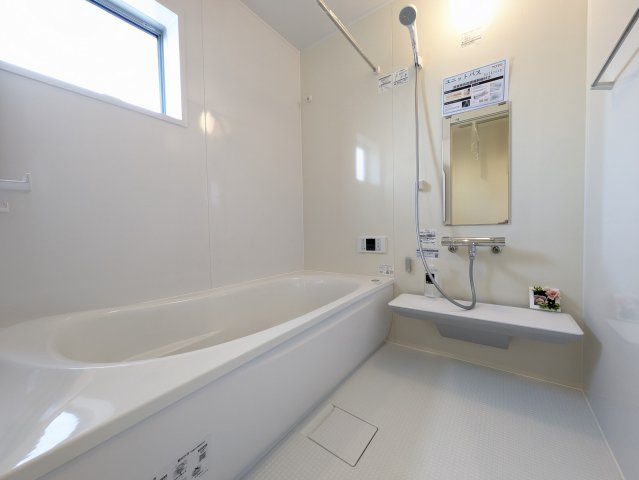 広い庭で何しましょう！！！【保土ケ谷区権太坂１丁目】新築戸建の浴室|凄くヒロイヨ！