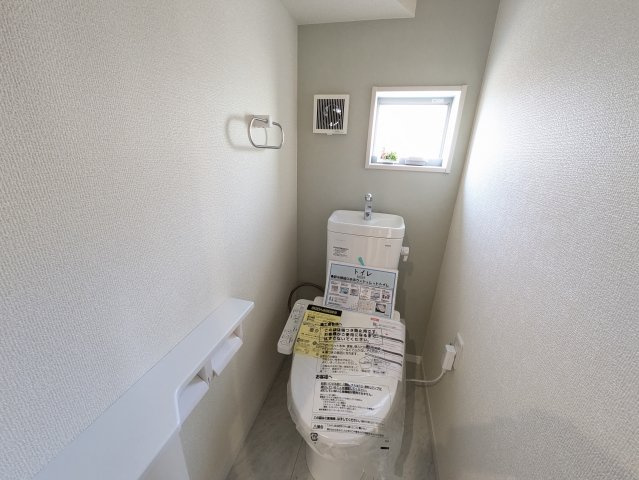 広い庭で何しましょう！！！【保土ケ谷区権太坂１丁目】新築戸建のトイレ|トイレ！