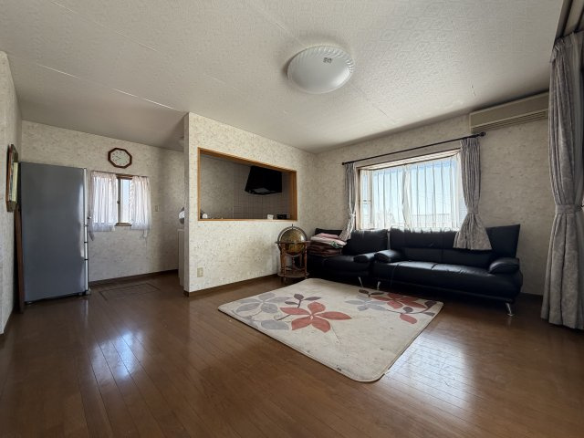 常滑市青海町4丁目の居間・リビング|2F　LDK（13.5帖）