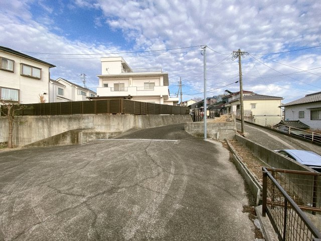 常滑市青海町4丁目の外観|十分な駐車スペースもございます♪