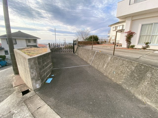 常滑市青海町4丁目の外観|敷地出入口