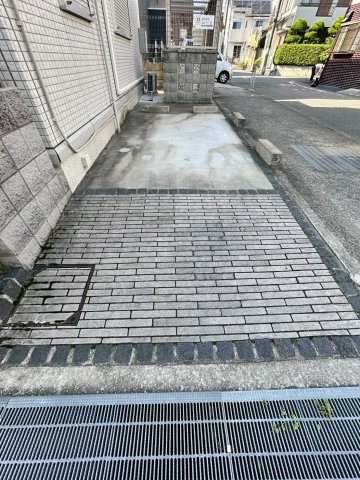 パレブロンの駐車場