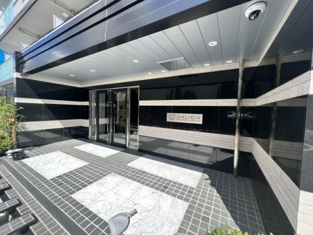 杉並区和田１丁目の賃貸マンションのエントランス