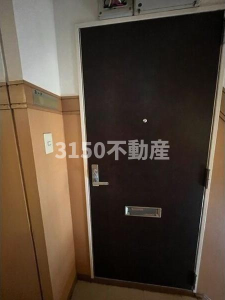 ブラウンアベニューカメタの玄関