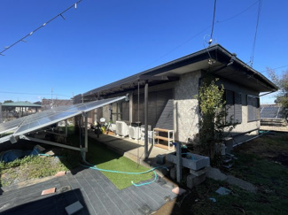 【外観】 | 筑西市下野殿4LDK平家中古住宅 | お庭の太陽光パネルは撤去してのお引渡しになります！