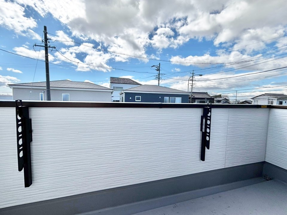 リーブルガーデン高浜市小池町3期　全5棟　新築戸建のバルコニー