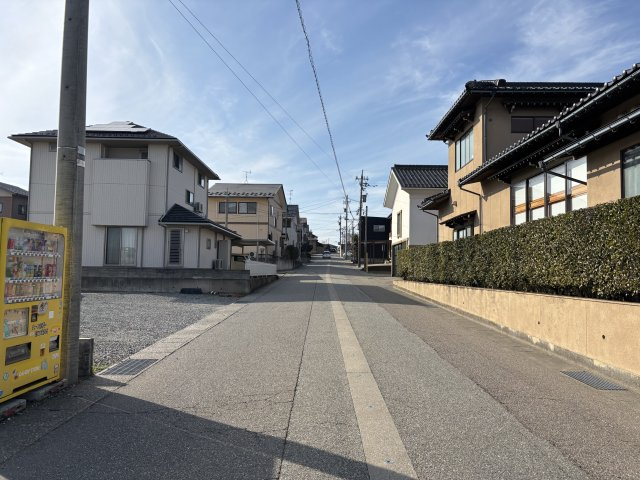 かほく市白尾の前面道路含む現地写真