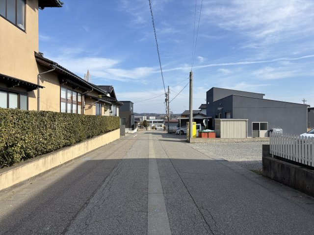 かほく市白尾の前面道路含む現地写真