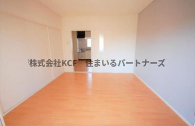 【内装】 | シェル幹 | 明るい色調の室内です