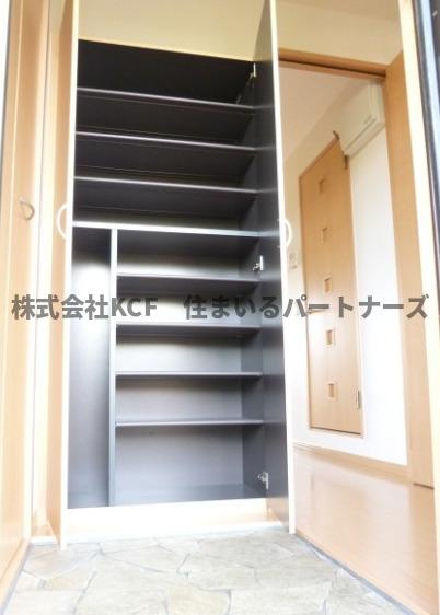 ルモン櫛原の玄関|収納もある玄関です