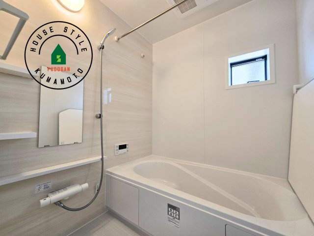 熊本市南区御幸西3丁目第1-4棟(1号棟)の浴室|1日の疲れを癒してくれる広々バスルーム。雨の日のお洗濯にも大活躍な浴室乾燥機付です！