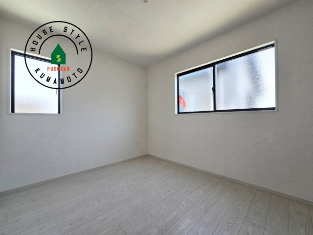 熊本市南区御幸西3丁目第1-4棟(1号棟)の洋室|採光良好な洋室は全居室、複層ガラスの遮熱効果と断熱効果で、一年中快適に過ごせます。