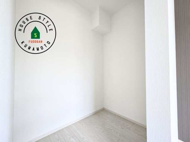 熊本市南区御幸西3丁目第1-4棟(2号棟)の収納|洋服や大きな荷物が多い方や人数の多いご家族などは、一般的なクローゼットよりもウォークインクローゼットのほうが使い勝手が良いです。