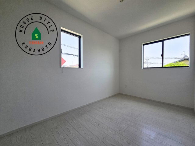 熊本市南区御幸西3丁目第1-4棟(2号棟)の洋室|採光良好な洋室は全居室、複層ガラスの遮熱効果と断熱効果で、一年中快適に過ごせます。