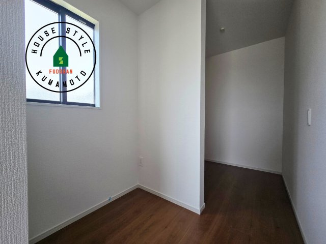 熊本市南区御幸西3丁目第1-4棟(4号棟)の収納|洋服や大きな荷物が多い方や人数の多いご家族などは、一般的なクローゼットよりもウォークインクローゼットのほうが使い勝手が良いです。