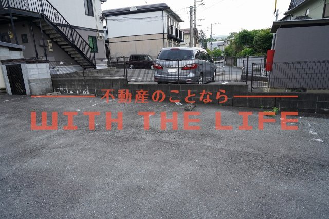 アヴェニール御井【キャッシュバック対象物件】の駐車場|駐車スペースもあります