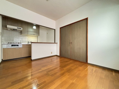 【居間・リビング】 | トーカンマンション新米屋町　３０１号