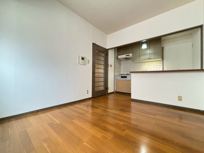 【居間・リビング】 | トーカンマンション新米屋町　３０１号